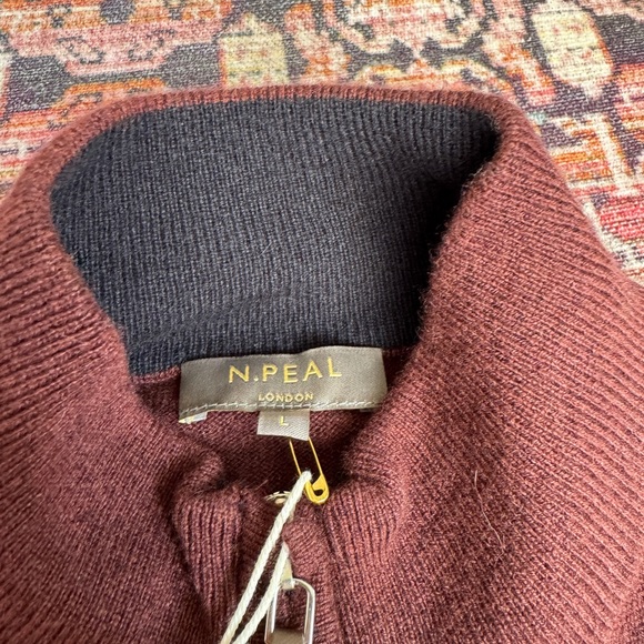 Men’s burgundy cashmere sweater in size Large
NWT never worn - Picture 6 of 6